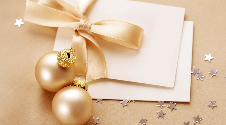 FLAWLESS CHRISTMAS CARD LOOKS TO TRY THIS YEAR