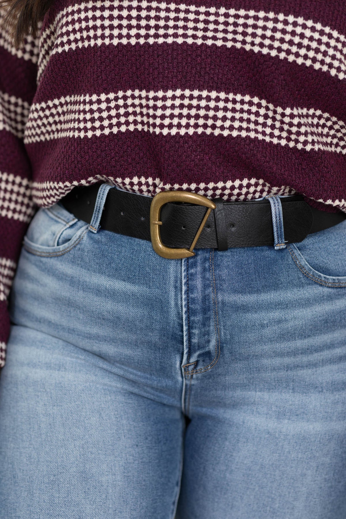 Sleek Irregular Rounded Buckle Belt