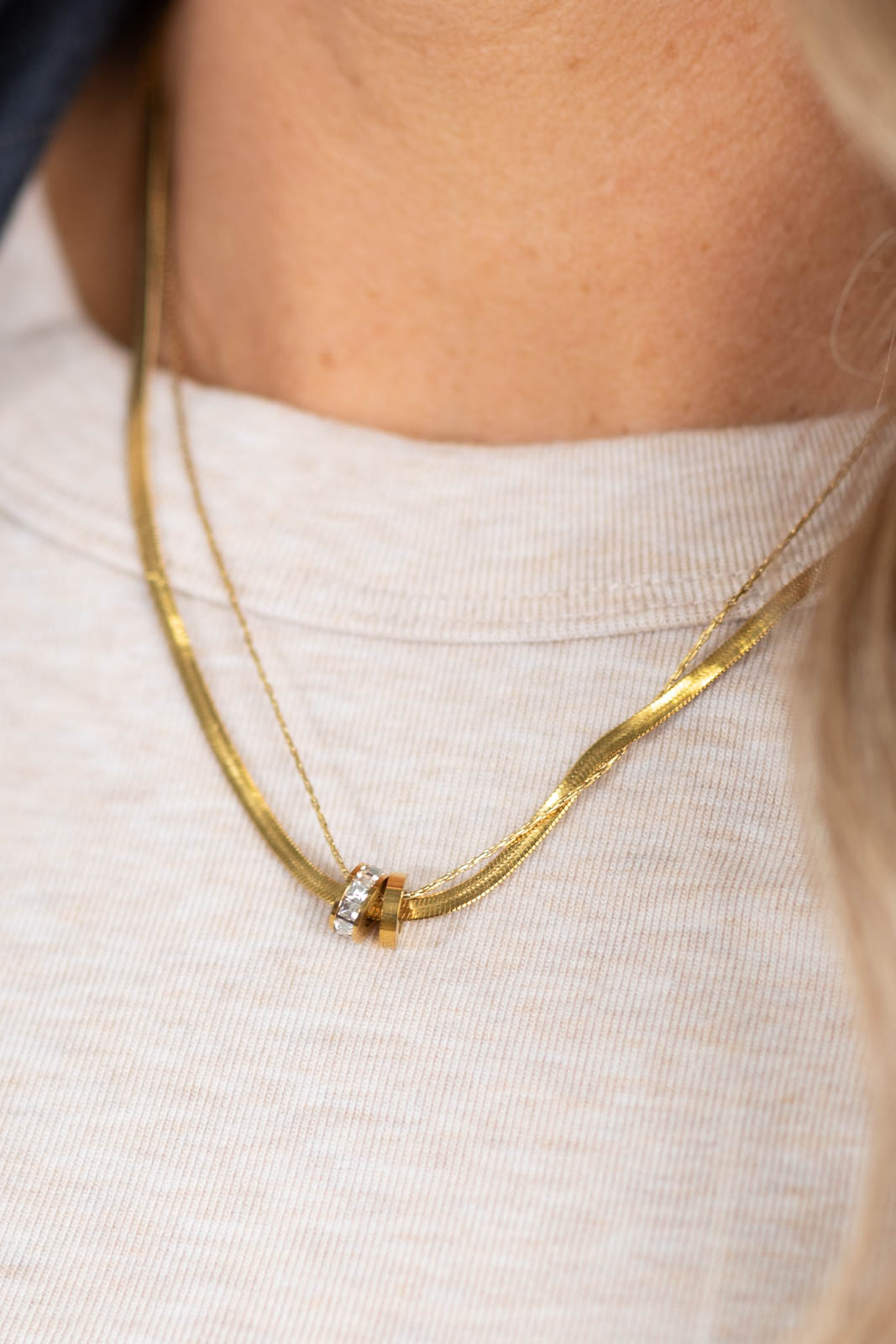 Gold Double Chain Rhinestone Circle Pendant Necklace