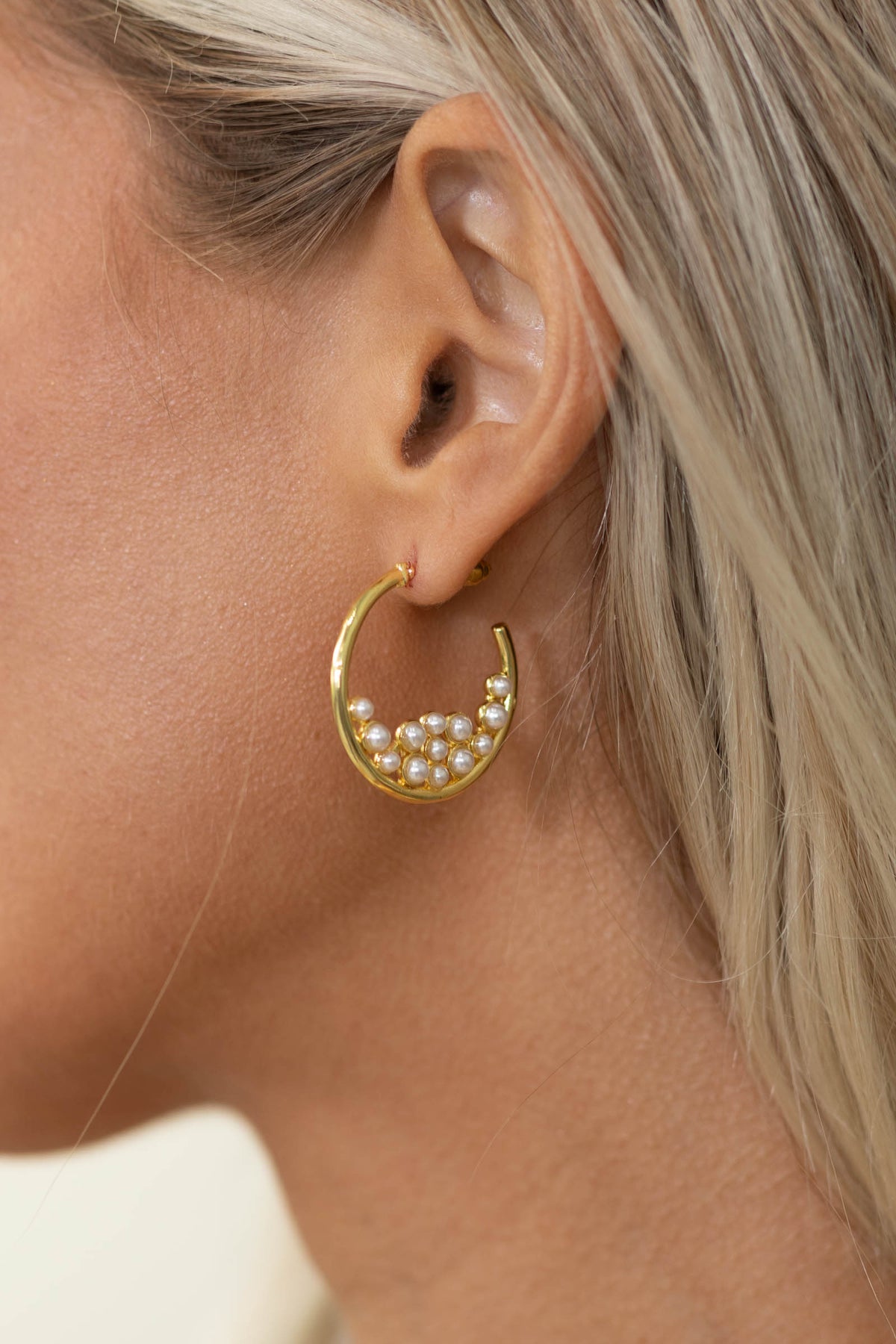 Halo Pearls Hoop Earrings