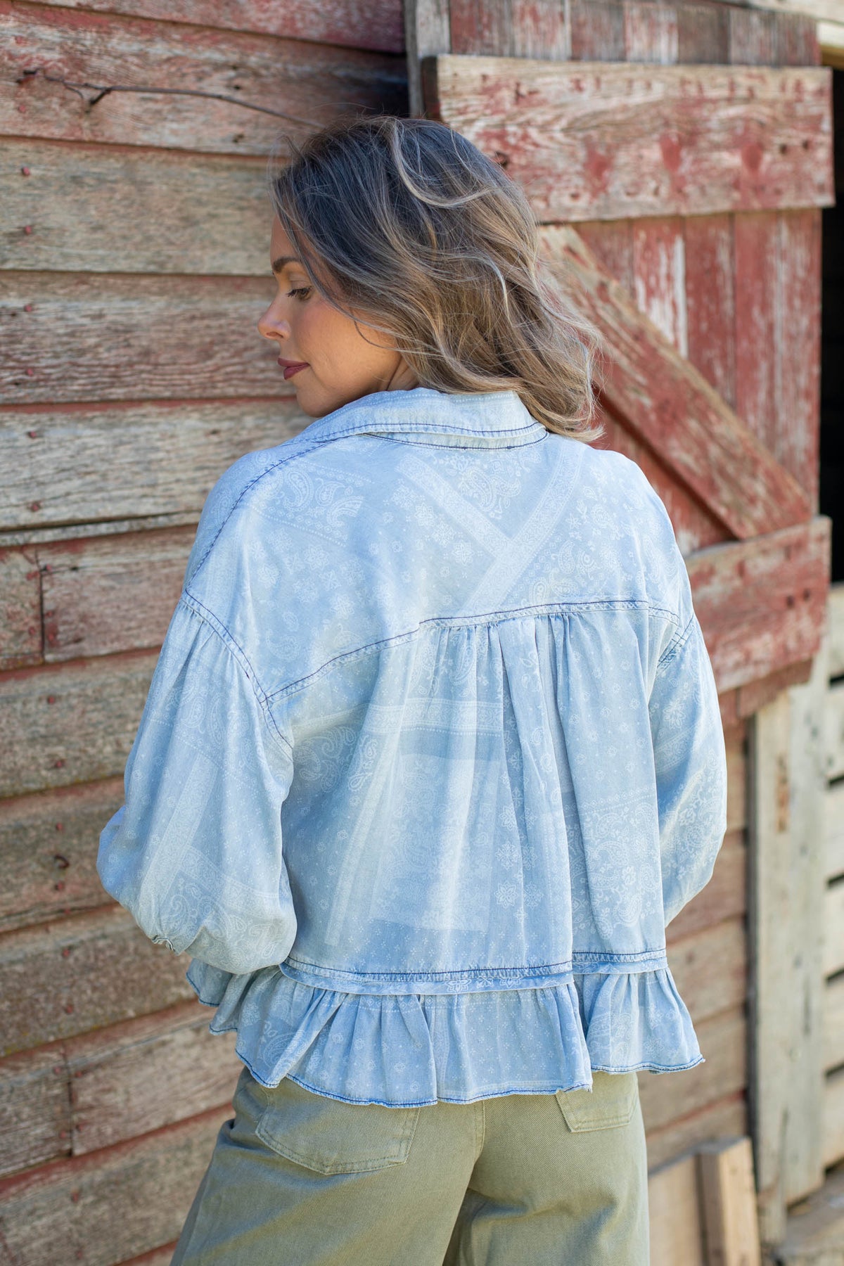 Lt Denim Paisley Chambray Short Sleeve Top