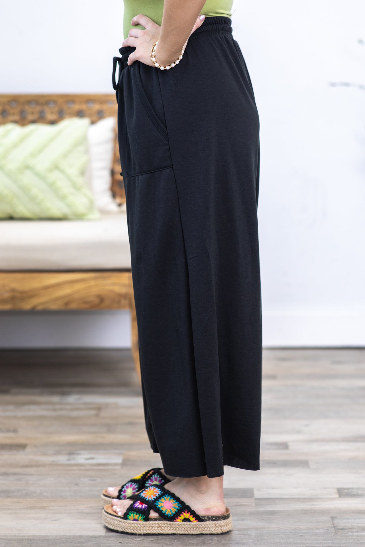 Black Tie-Wide Waist Banded Crop Pants