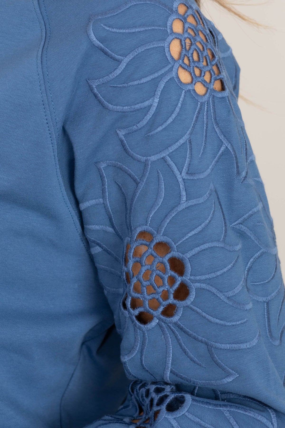 Flower Embroidery Sleeve Knit Pullovers