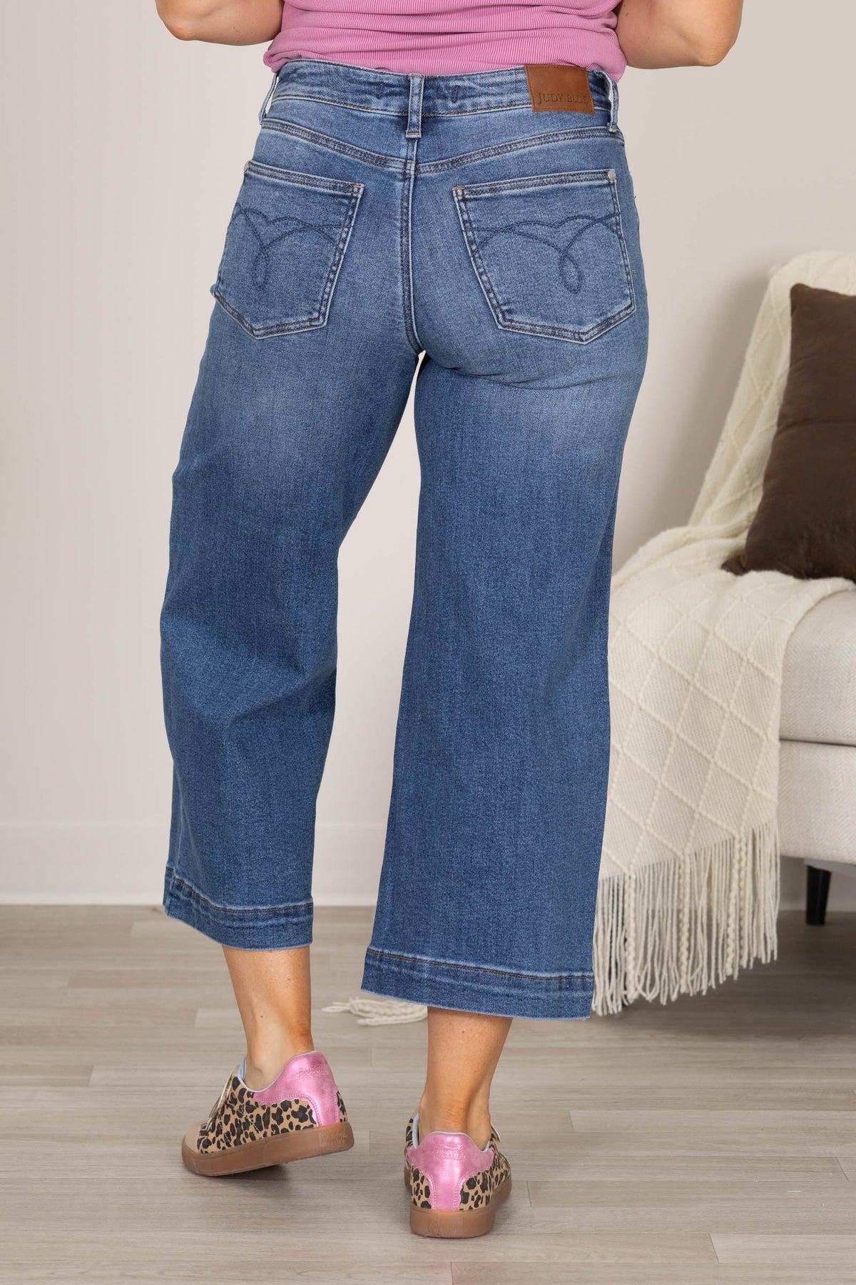 Judy Blue Wide Crop Vintage Pockets Jeans
