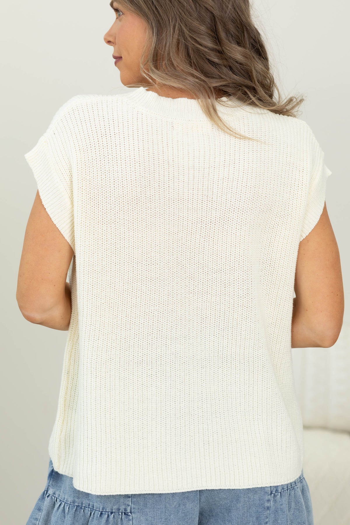 Cream Sweater Knit Top With Textured Horseshoe