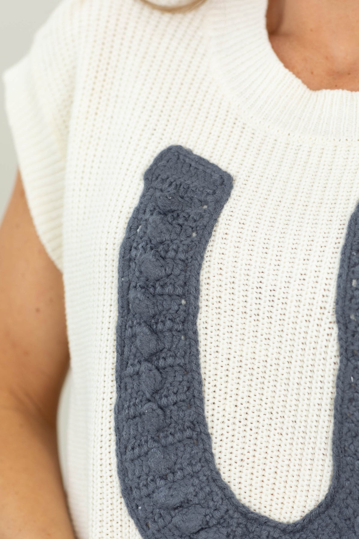 Cream Sweater Knit Top With Textured Horseshoe